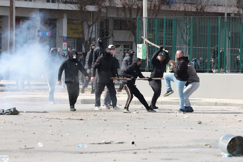 Θεσσαλονίκη: επεισόδια και άγριες επιθέσεις σε διαδηλωτές με ελληνικές σημαίες