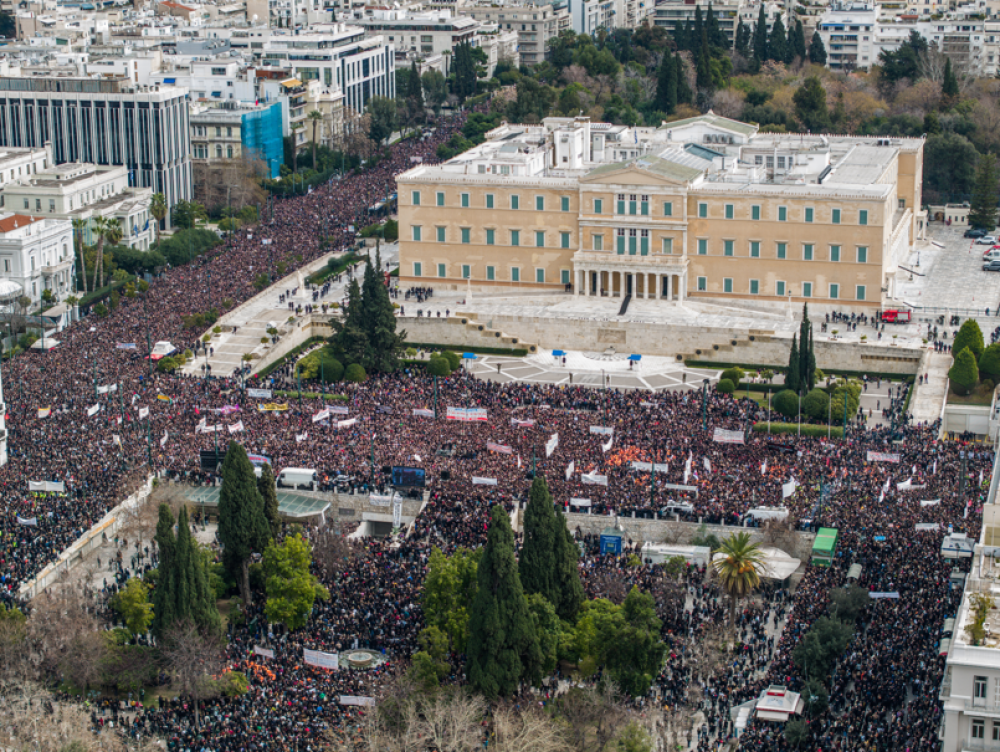 Δύο χρόνια από τα Τέμπη: κοσμοπλημμύρα στο Σύνταγμα