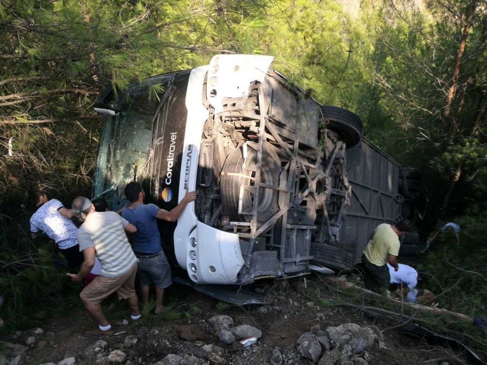 Τραγωδία στην Τουρκία: Τουλάχιστον 4 νεκροί και δεκάδες τραυματίες σε ανατροπή λεωφορείου