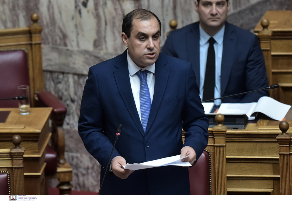 Δίπλα στους πυρόπληκτους του Κρυονερίου ο υφυπουργός Κλιματικής Κρίσης, Κώστας Κατσαφάδος
