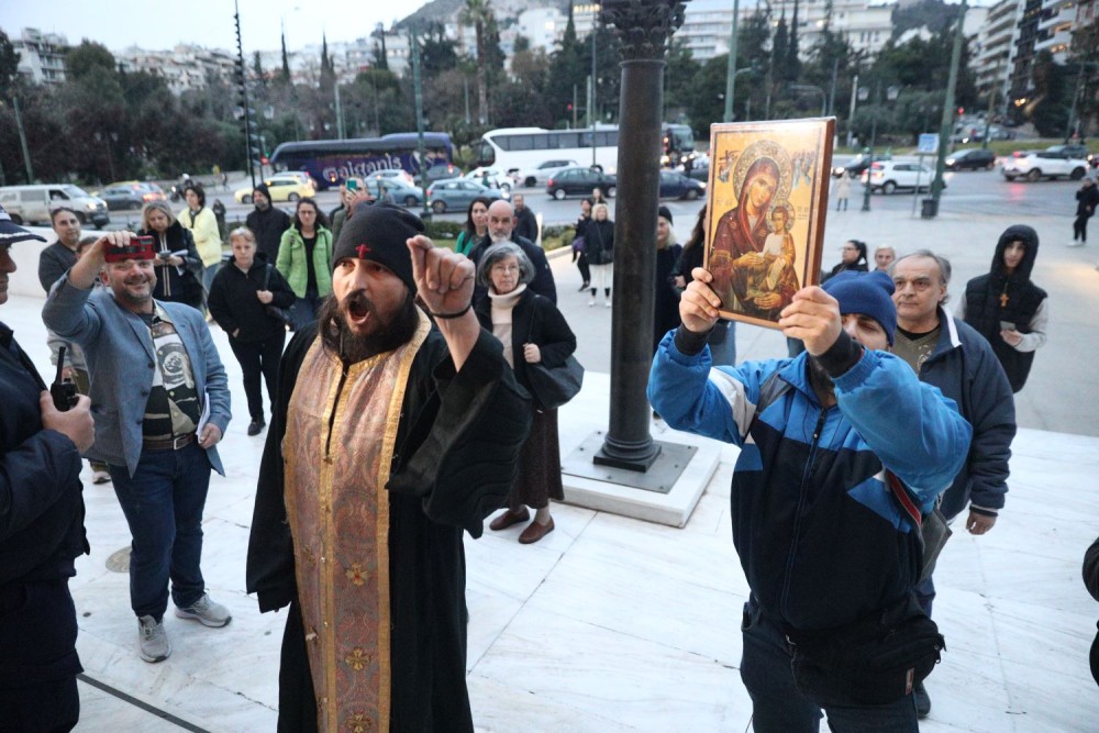 Εθνική Πινακοθήκη: μέλη θρησκευτικών οργανώσεων επιτέθηκαν σε υπερασπιστές της Τέχνης