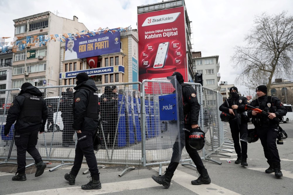 Σύλληψη Ιμάμογλου: Συγκρούσεις φοιτητών και αστυνομίας στο Πανεπιστήμιο της Κωνσταντινούπολης