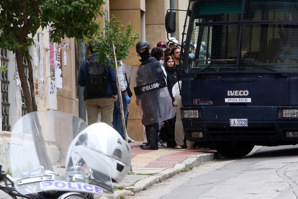Επίθεση στη Νομική: οργή Γρίβα για στοχοποίηση και βία