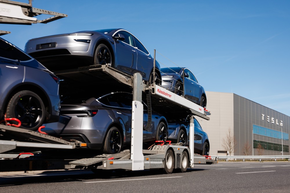 Tesla: το ιστορικό χαμηλό στα αποτελέσματα τριμήνου και πως τα επηρεάζονται από τη σχέση Μασκ - Τραμπ