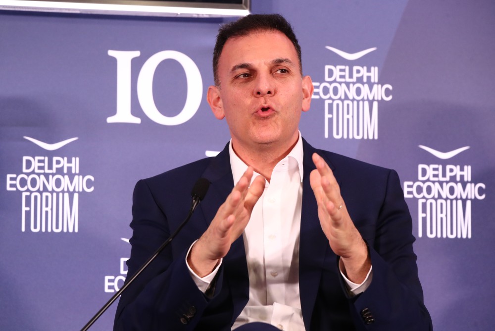 Εμμονή Καραμέρου με την Ομάδα Αλήθειας και η αμνησία... για τα ανώνυμα τρολ του ΣΥΡΙΖΑ