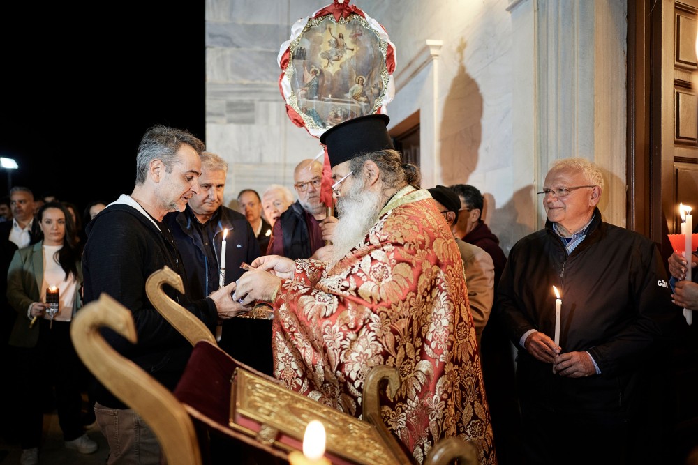 Στην Τήνο για την Ανάσταση ο Κυριάκος Μητσοτάκης – «Με ενότητα και αυτοπεποίθηση ξεπερνάμε τις δυσκολίες» (photos)