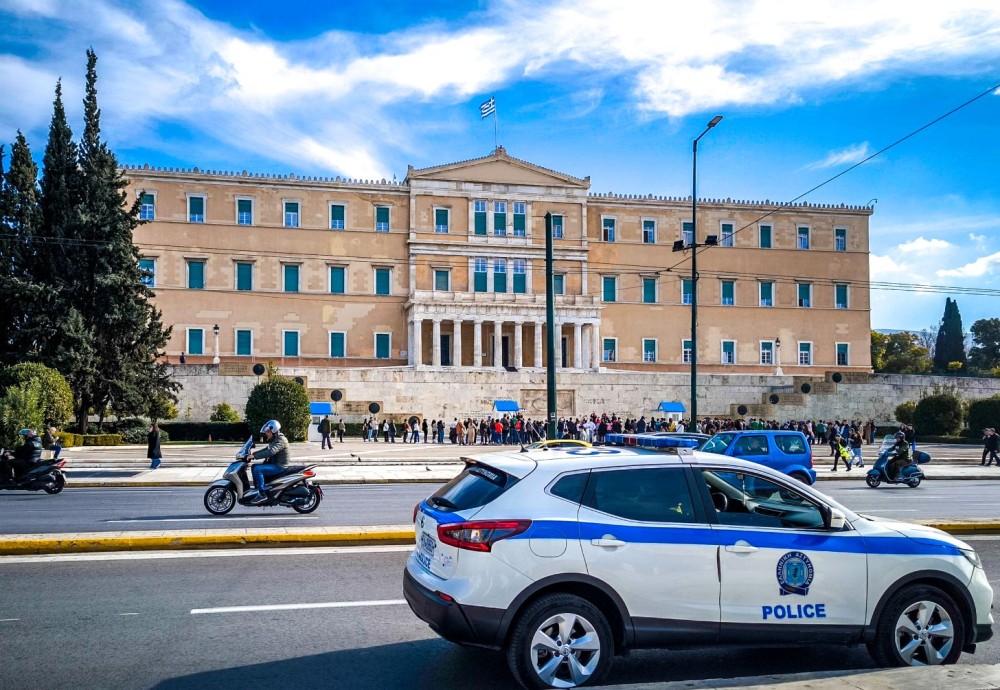 Νέες εξελίξεις στη σοκαριστική υπόθεση κακοποίησης παιδιών από αστυνομικό της Βουλής (video)