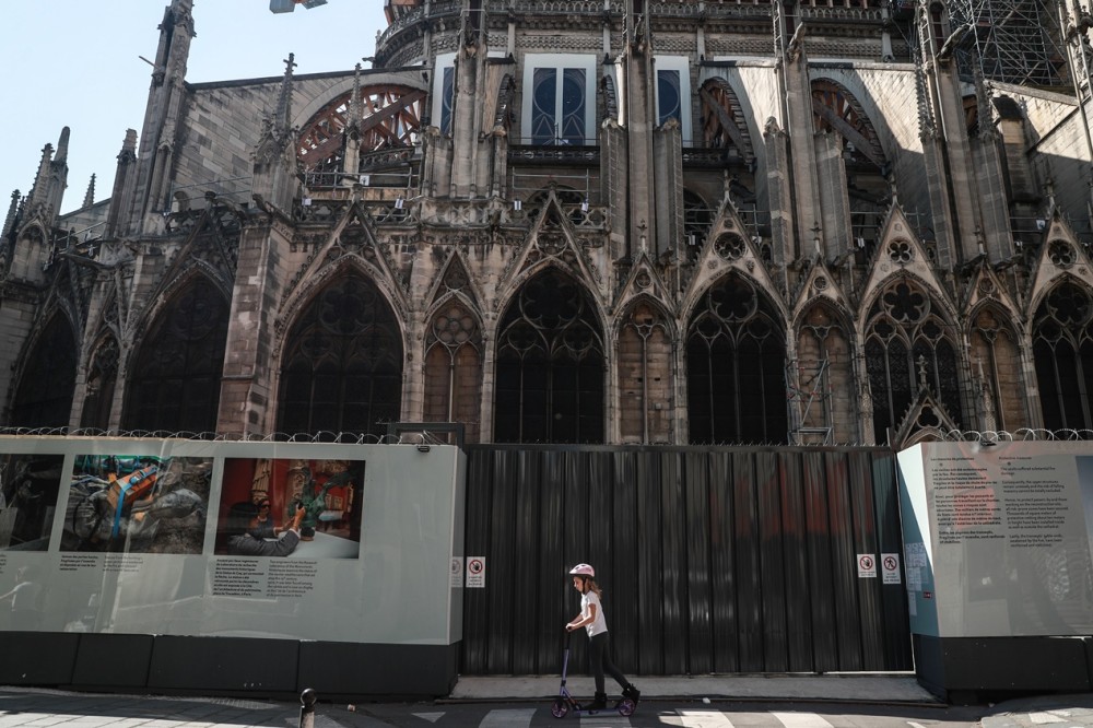 Γαλλία: Η πυρκαγιά στον καθεδρικό ναό της Νάντης τέθηκε υπό έλεγχο