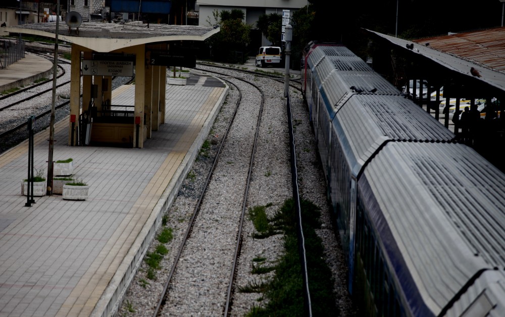 Η ΝΔ ανεβαίνει, τα κόμματα του... ξυλολίου υποχωρούν