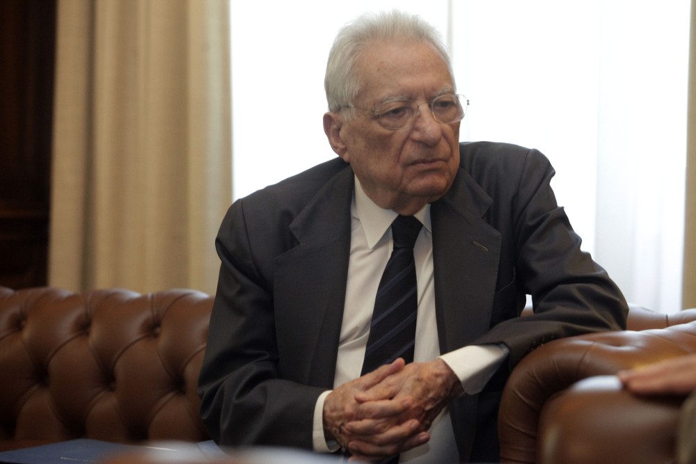 Απεβίωσε ο Πέτρος Μολυβιάτης – Εμβληματική μορφή της ελληνικής διπλωματίας και πολιτικής