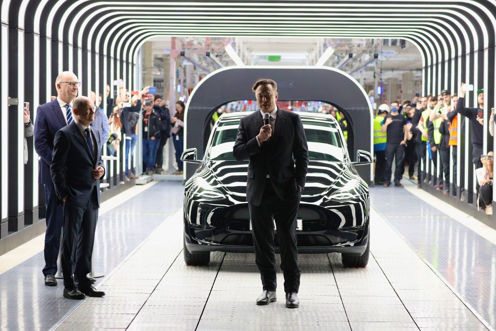 Tesla: το ΔΣ φέρεται να αναζητά διάδοχο του Elon Musk – Σφοδρή διάψευση