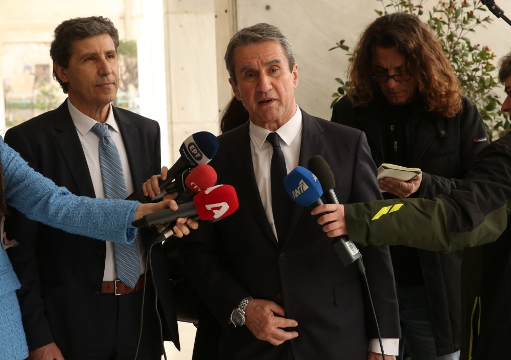 Λοβέρδος: Ήθελα να δείρω τον Τσίπρα μέσα στη Βουλή - με σταμάτησαν οι συνεργάτες μου