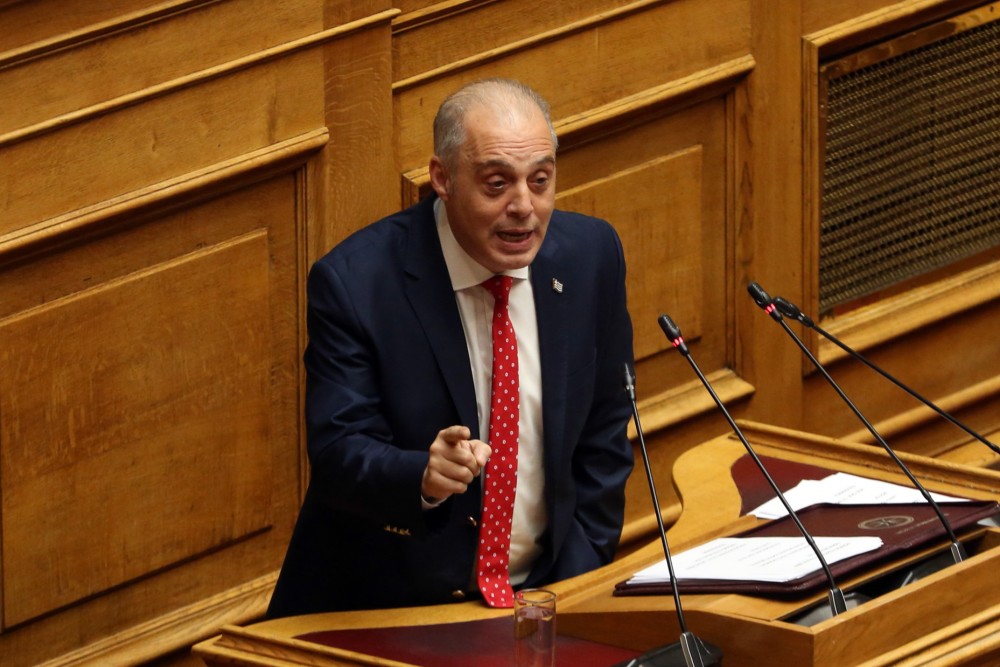 Κάθε μέρα κι ένας ρόλος: ο Βελόπουλος σκηνοθετεί την αντιπολίτευση