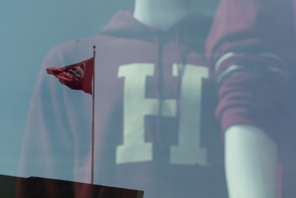 Η κυβέρνηση Τραμπ θέλει να στερήσει από το Χάρβαρντ κάθε δημόσια χρηματοδότηση