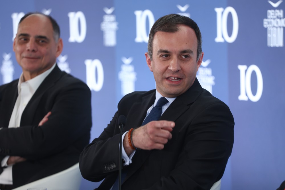 Χατζηβασιλείου: Ο Γεραπετρίτης χτίζει, ο Ανδρουλάκης αμφισβητεί (video)