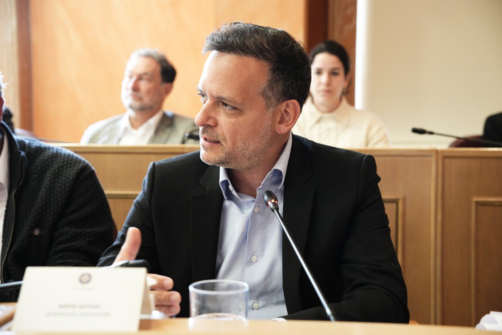 Επιλεκτική ευαισθησία Δούκα: ψήφισμα για τη Γάζα χωρίς καμία αναφορά στους Ισραηλινούς ομήρους - Παρέμβαση Μπακογιάννη