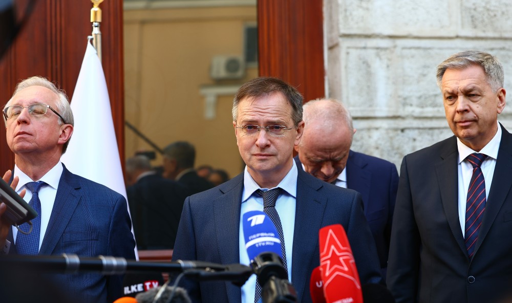 Μήνυμα Μεντίνσκι: «Περιμένουμε τους Ουκρανούς στις 10 το πρωί στην Κωνσταντινούπολη» (video)