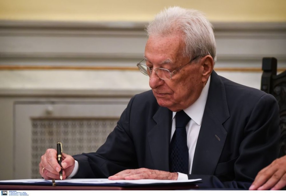 Κυριάκος Πιερρακάκης: «Αποχαιρετούμε με σεβασμό τον Πέτρο Μολυβιάτη»