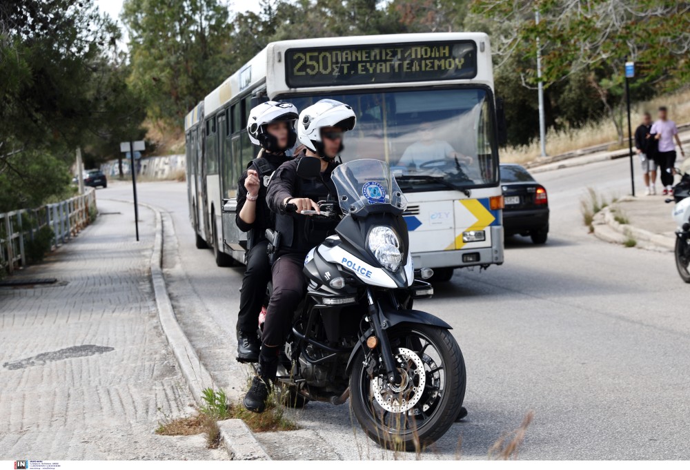 Πολυτεχνειούπολη: κουκουλοφόροι  χτυπούν νεαρό πεσμένο στο έδαφος (video)