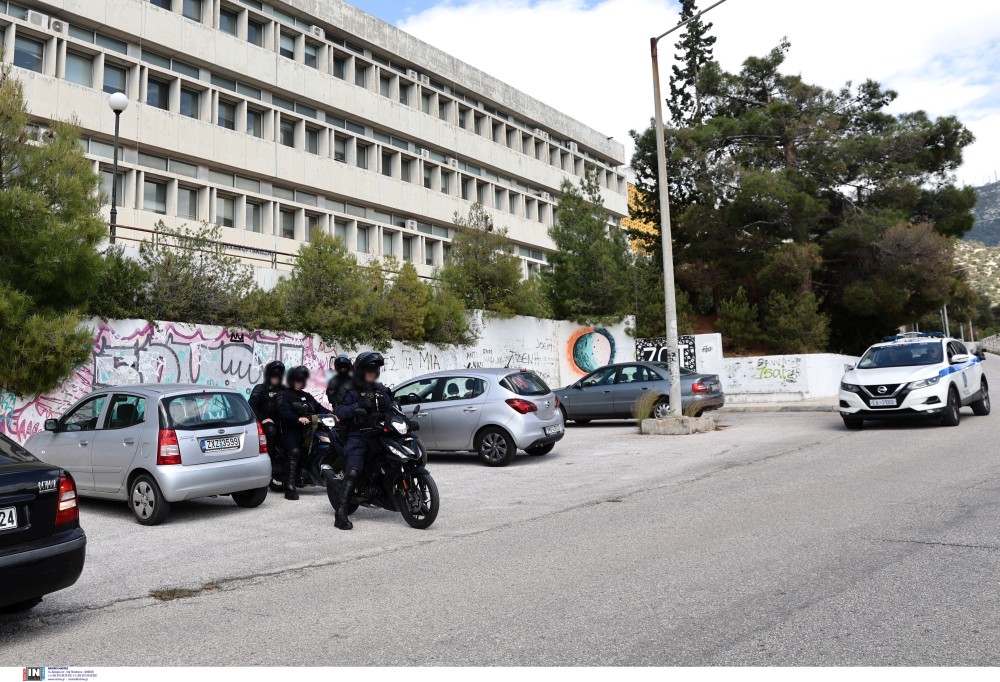 Η κυρία του κυλικείου: μόνη με πρόσωπο απέναντι στους τραμπούκους