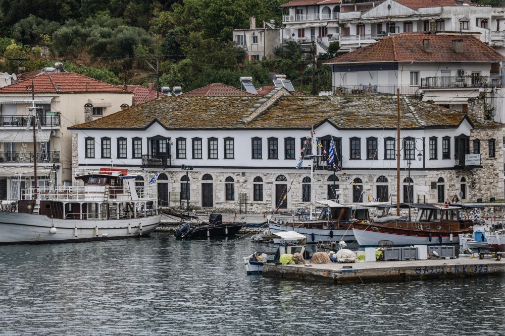 Η Θάσος υποδέχθηκε τους πρώτους Άγγλους τουρίστες της φετινής σεζόν (photos)