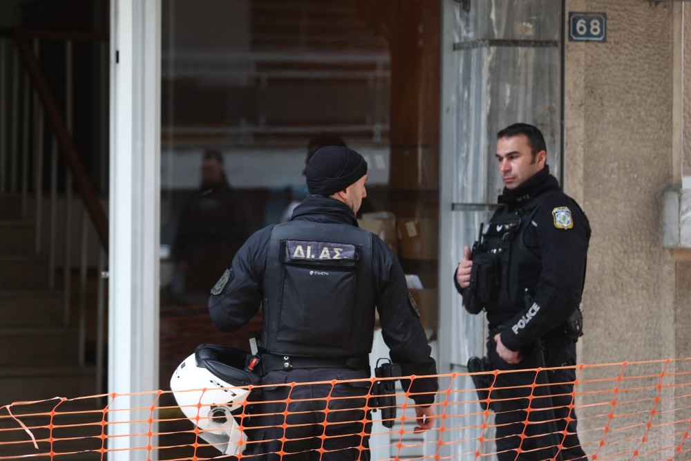 Έφοδος της ΕΛΑΣ σε κτηματολογικά γραφεία της Αττικής - 9 συλλήψεις για «γρηγορόσημο»