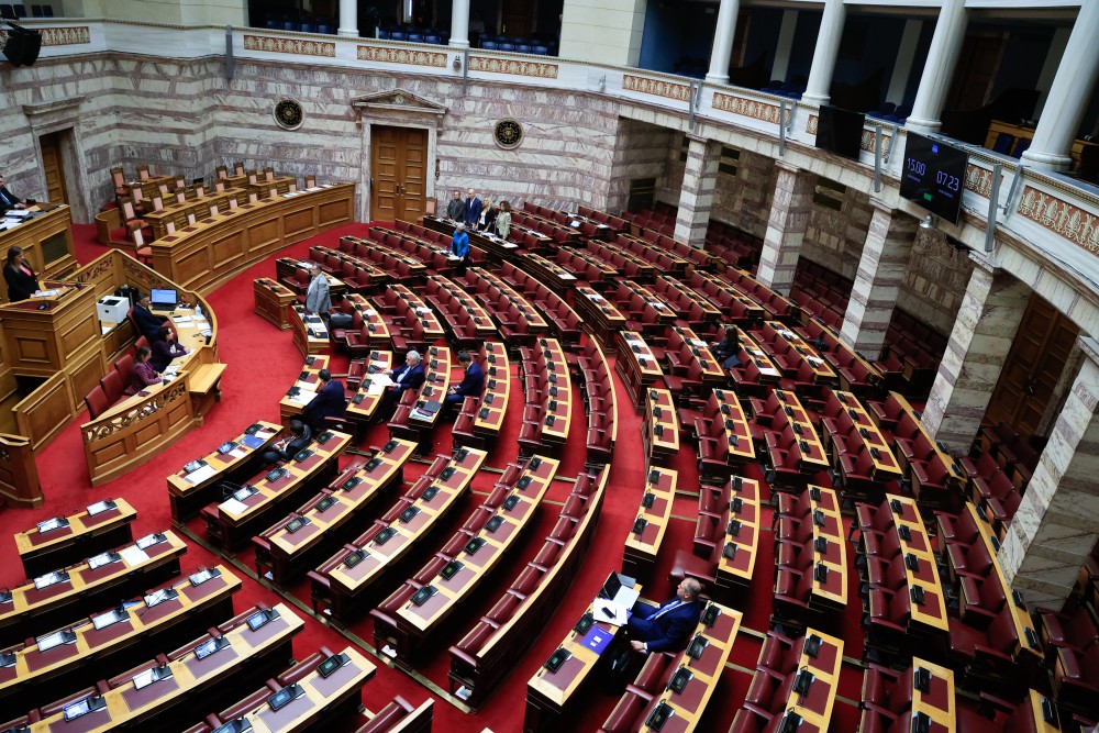 Οι δημοσκοπήσεις σφραγίζουν την αξιοπιστία της κυβέρνησης - Βουλιάζει στον βούρκο της η αντιπολίτευση