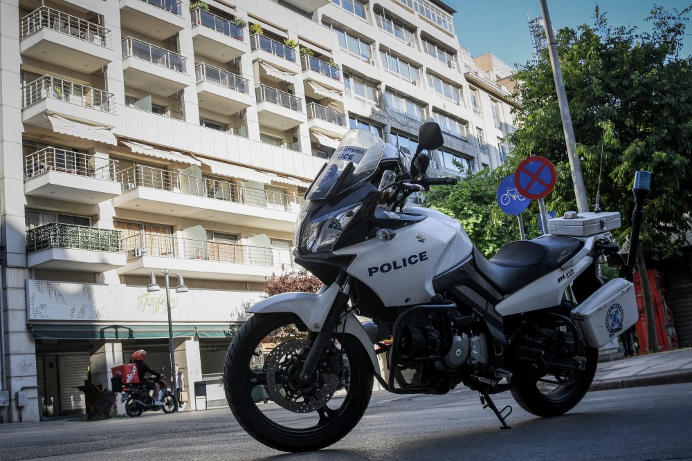 Θεσσαλονίκη: σπείρα βανδάλισε με γκράφιτι το Γαλλικό Ινστιτούτο – 5 συλλήψεις