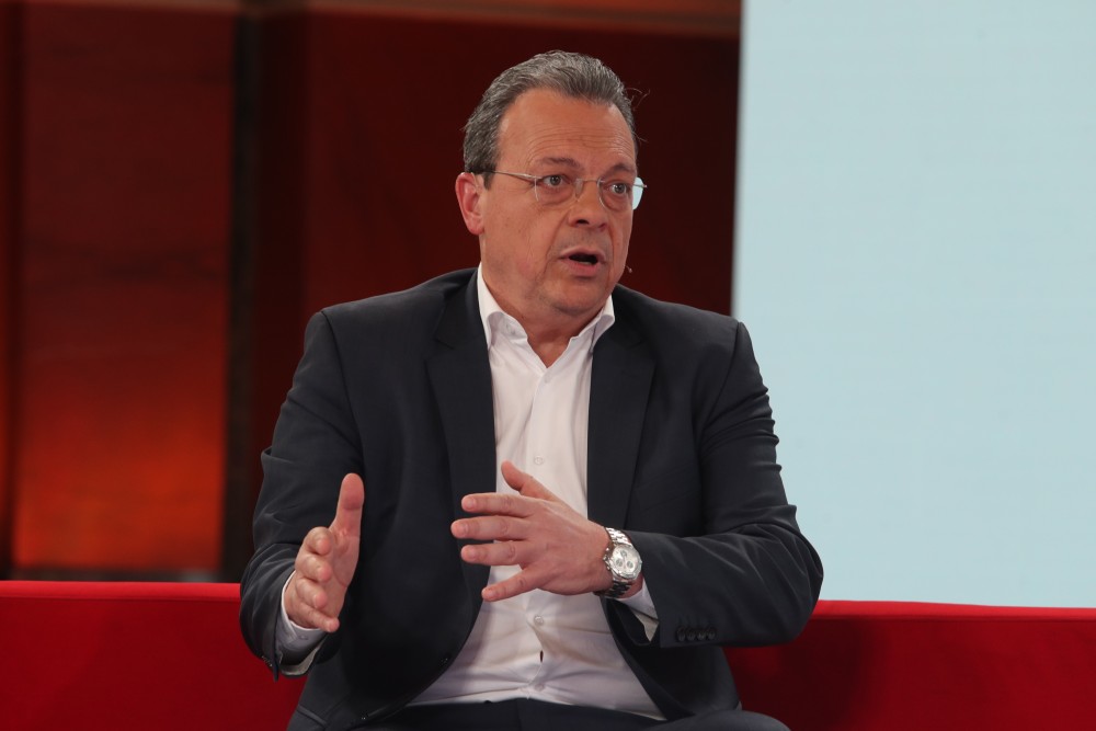 Φάμελλος: ο μηνυτής της Ομάδας Αλήθειας ξεχνά την υπόγα της Κουμουνδούρου