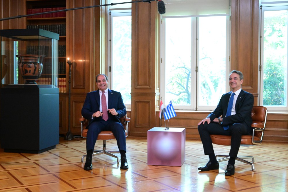 Στην Αθήνα ο Αλ Σίσι: «Φίλος ο ελληνικός λαός» - Συνάντηση με Μητσοτάκη και Τασούλα