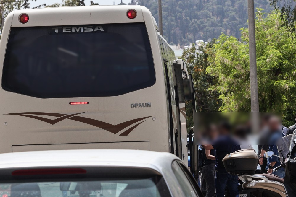 Σε αργία από το Κτηματολόγιο οι έξι υπάλληλοι που συνελήφθησαν για το κύκλωμα