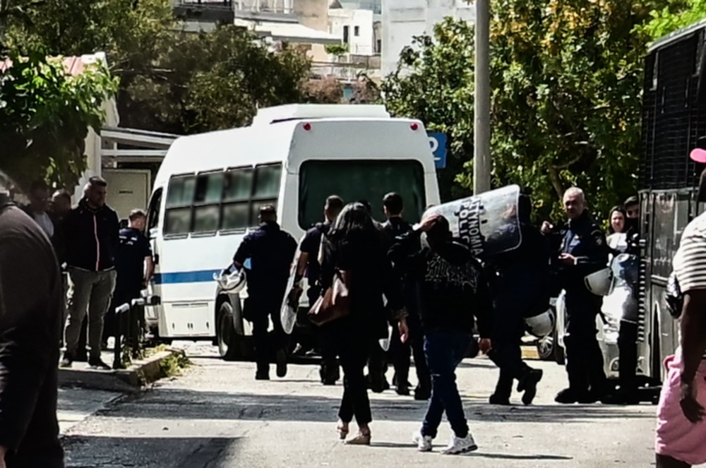 Επίθεση στη Νομική: ποινική δίωξη για ένα κακούργημα και 8 πλημμελήματα σε βάρος των 6 συλληφθέντων