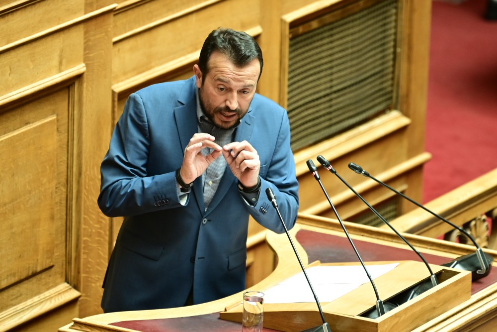 Παππάς: ειρωνείες και θεωρίες συνωμοσίας με φόντο τα Τέμπη
