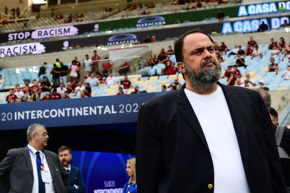 Νότιγχαμ: Εκνευρισμένος ο Βαγγέλης Μαρινάκης εισέβαλε στον αγωνιστικό χώρο