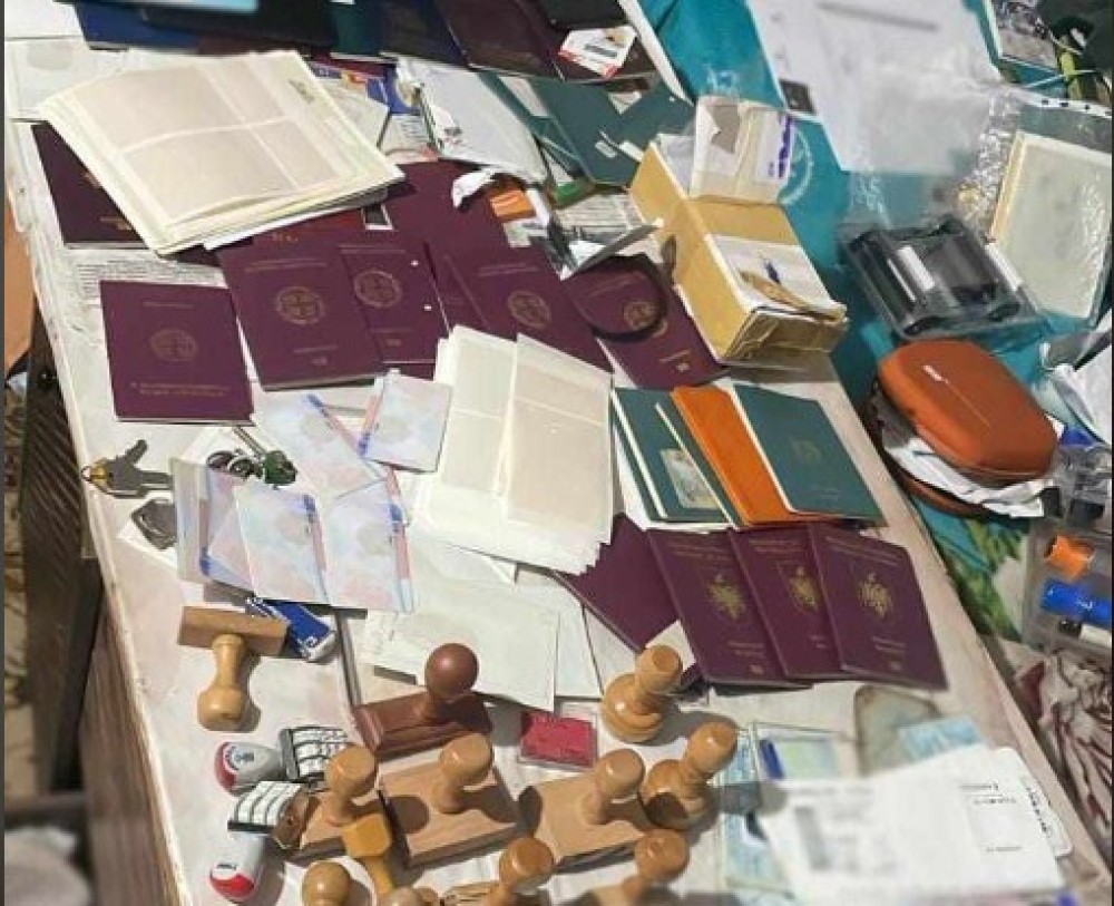 20 συλλήψεις στην επιχείρηση «Κέρβερος» της ΕΛ.ΑΣ. – Εξαρθρώθηκε κύκλωμα διακίνησης μεταναστών με 4 εκατ. ευρώ κέρδη (video)