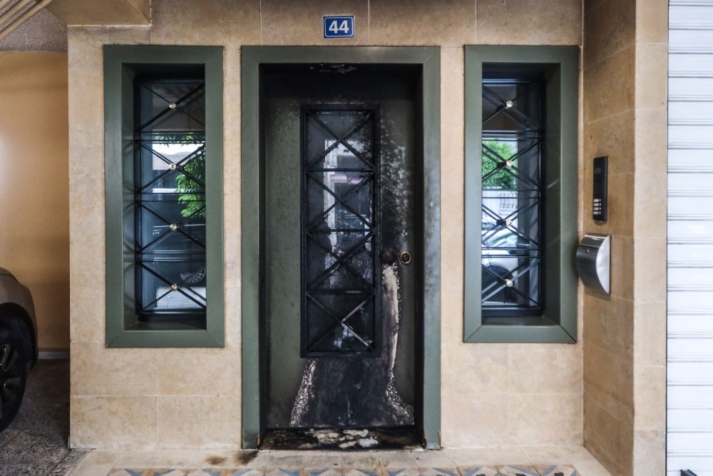 Η «Συμμορία επιθετικής αλληλεγγύης» ανέλαβε την ευθύνη για τα γκαζάκια στην πολυκατοικία του Χαρακόπουλου