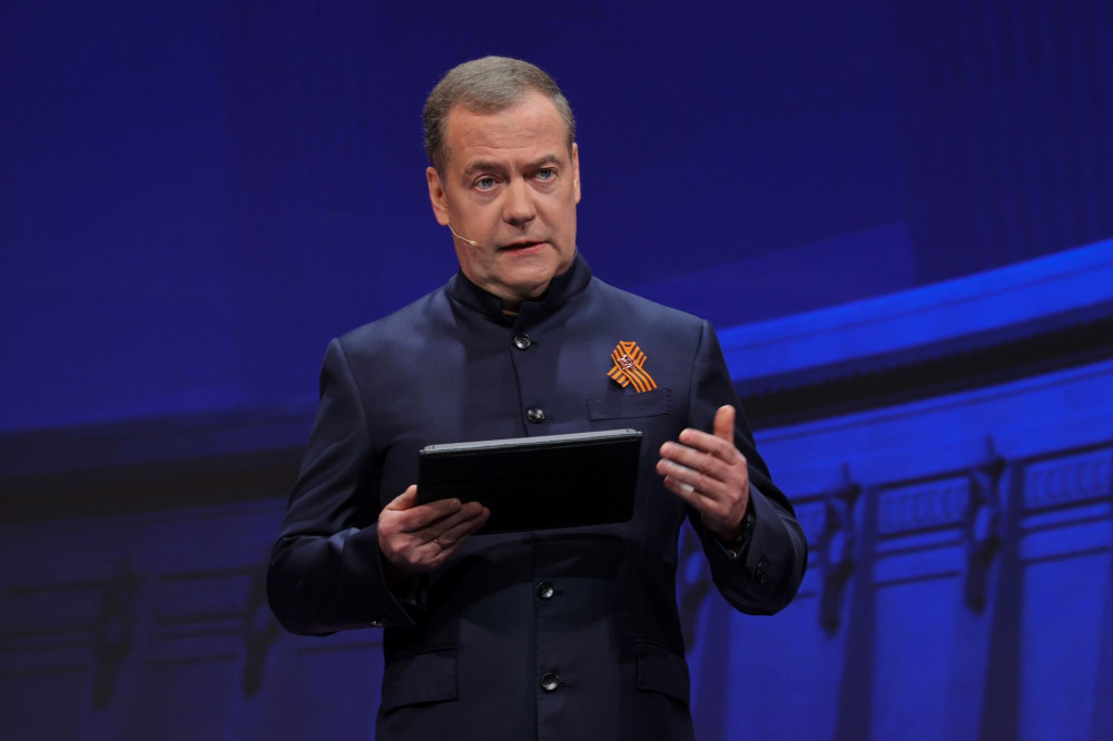 Παραλήρημα Μεντβέντεφ κατά Ζελένσκι: Ο Χάρος τον περιτριγυρίζει - Άθλιο τερατούργημα