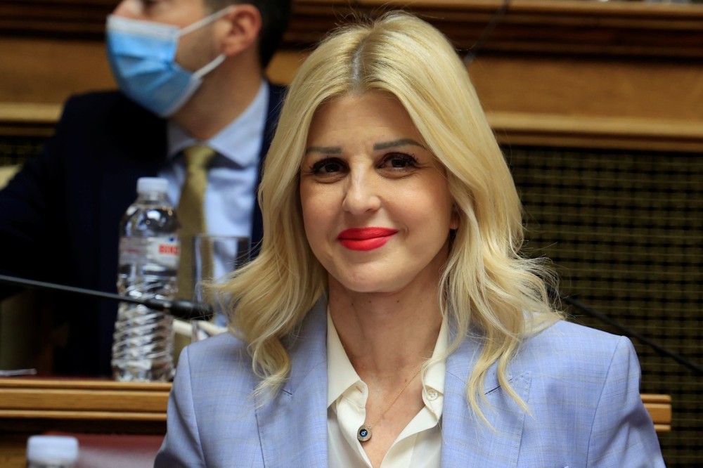 Έλενα Ράπτη: Εθνική προτεραιότητα η ενίσχυση της οικογένειας - Το σχέδιο δράσης για το δημογραφικό