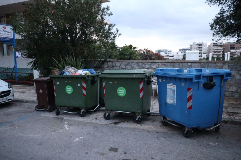 Ποινική δίωξη στη γιαγιά του βρέφους που βρέθηκε δίπλα σε κάδο σκουπιδιών στον Άλιμο