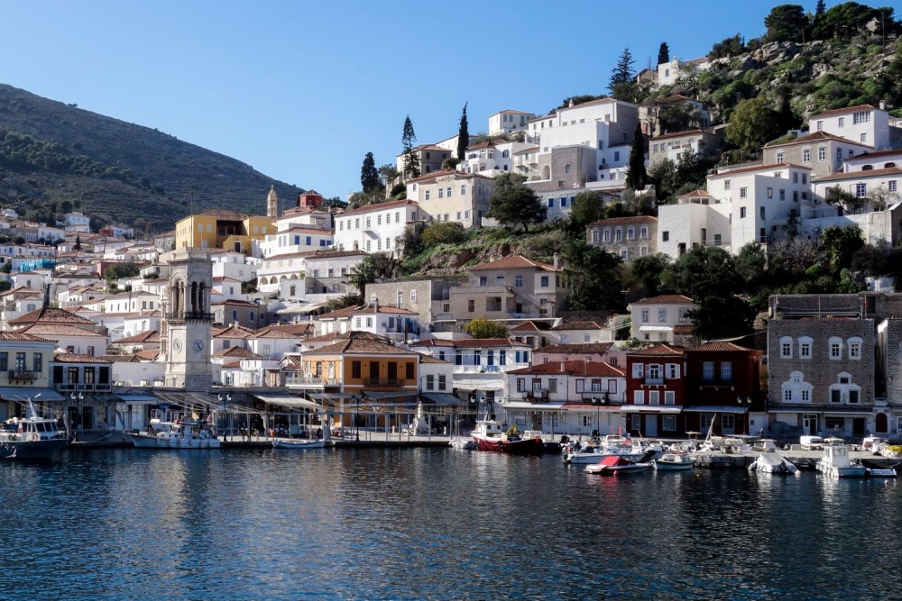 Σύσκεψη για Ύδρα και Σπέτσες: νέες ρυθμίσεις και έλεγχοι για την κυκλοφορία οχημάτων