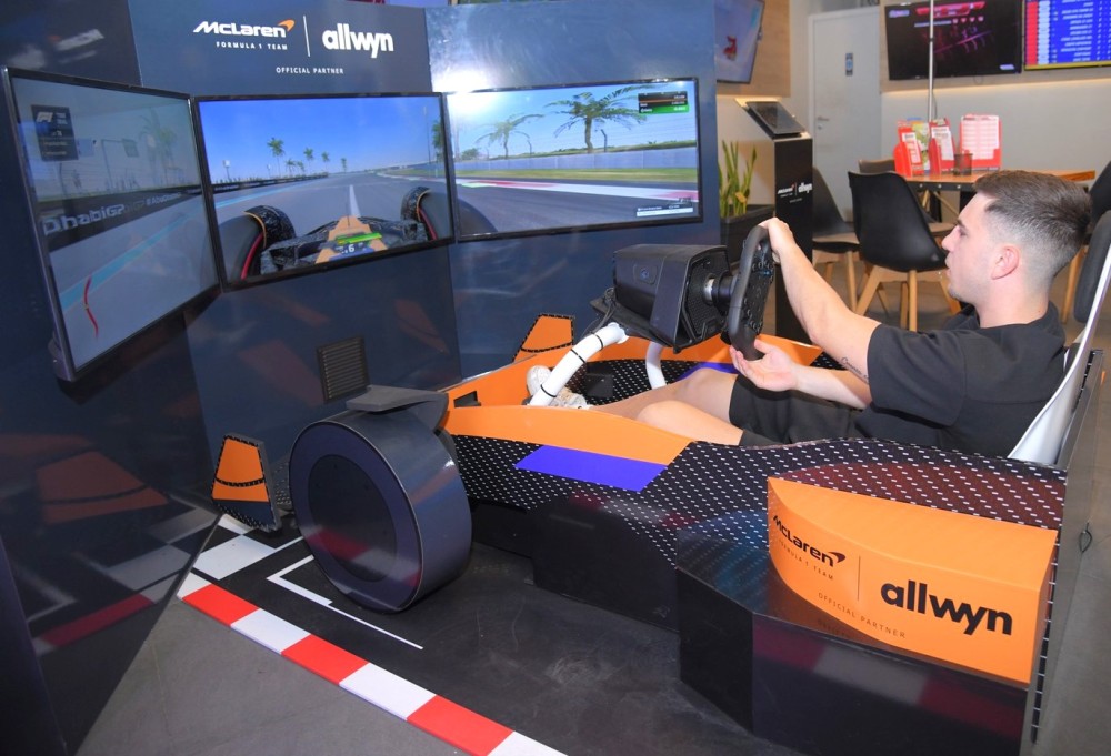ΜακΛάρεν F 1 Corners στα καταστήματα ΟΠΑΠ - Αυθεντική εμπειρία Formula 1 μέσα από τον προσομοιωτή της ομάδας McLaren F1