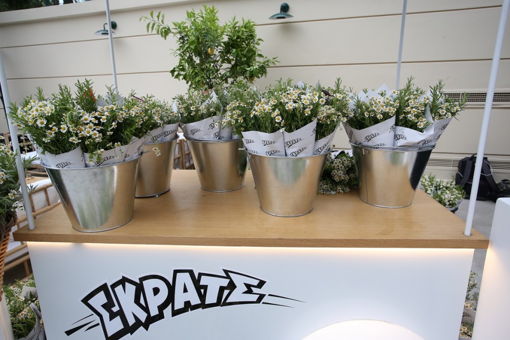 Λαμπερά γενέθλια σε floral σκηνικό για το TLIFE –Tο δώρο έκπληξη που πρόσφερε το ΣΚΡΑΤΣ στους καλεσμένους