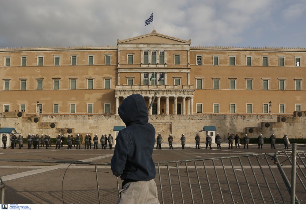 Η αντιπολίτευση σε… διάλυση: όταν το σόου δεν πείθει κανέναν