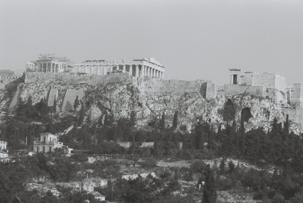 Σαν σήμερα, από την αιματοβαμμένη Λιβαδειά στην Ακρόπολη – Ένας χρόνος, δύο κόσμοι, μία σύγκρουση