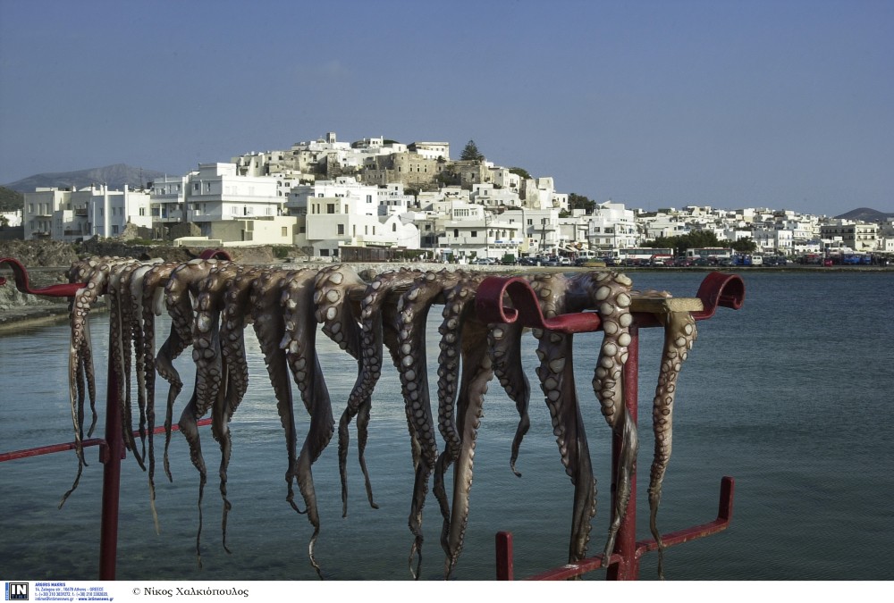 Guardian: η Νάξος στα καλύτερα μέρη της Ευρώπης με εξωτικές παραλίες