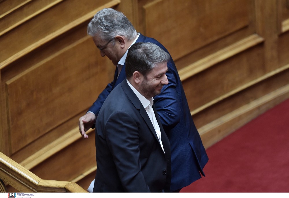 ΠΑΣΟΚ-ΚΚΕ: θυμήθηκαν τα… νιάτα τους και επέστρεψαν στη δεκαετία του 1980