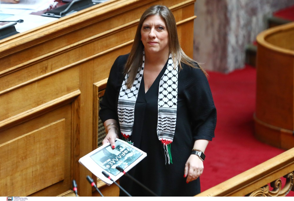 Οι ώμοι στην πολιτική δεν είναι για να σηκώνουν μαντίλες, αλλά ευθύνες