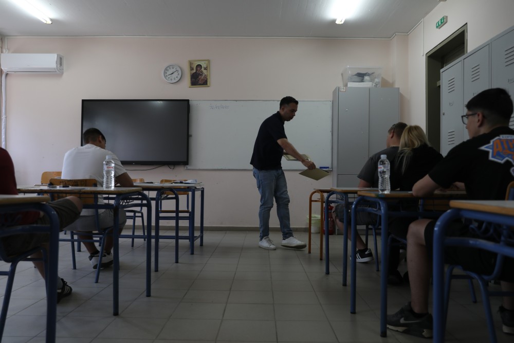 Κρήτη: ακόμη δύο μηδενισμοί γραπτών στις πανελλαδικές εξετάσεις λόγω κινητού