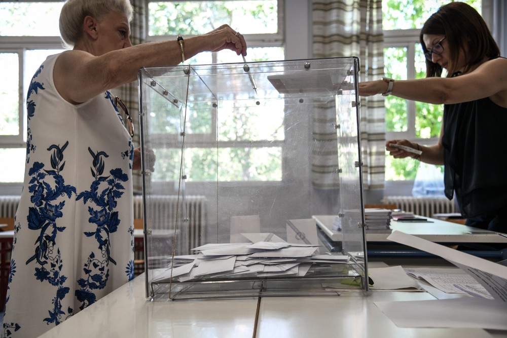 Κάτω από τη βάση η αντιπολίτευση και στη… σκιά του Μητσοτάκη