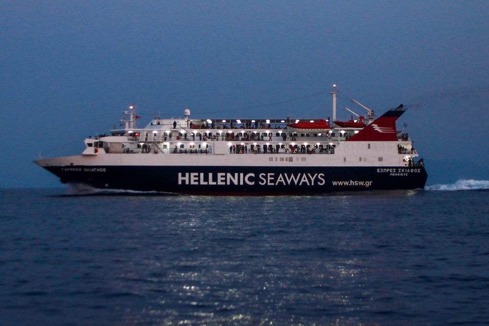Εκπτώσεις 30% στα ακτοπλοϊκά από Blue Star και Hellenic Seaways